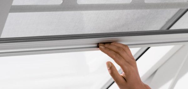 Moustiquaire-Velux-insectes-Stop-aux-moustiques